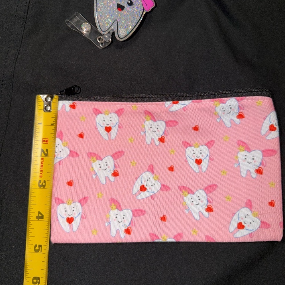 Glitter Tooth Badge Reel with Pink Bow and Small Pouch - Picture 5 of 6